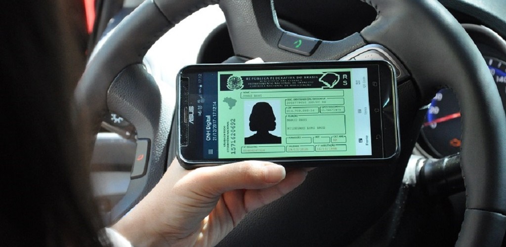 Cem mil gaúchos já têm a Carteira Nacional de Habilitação no celular