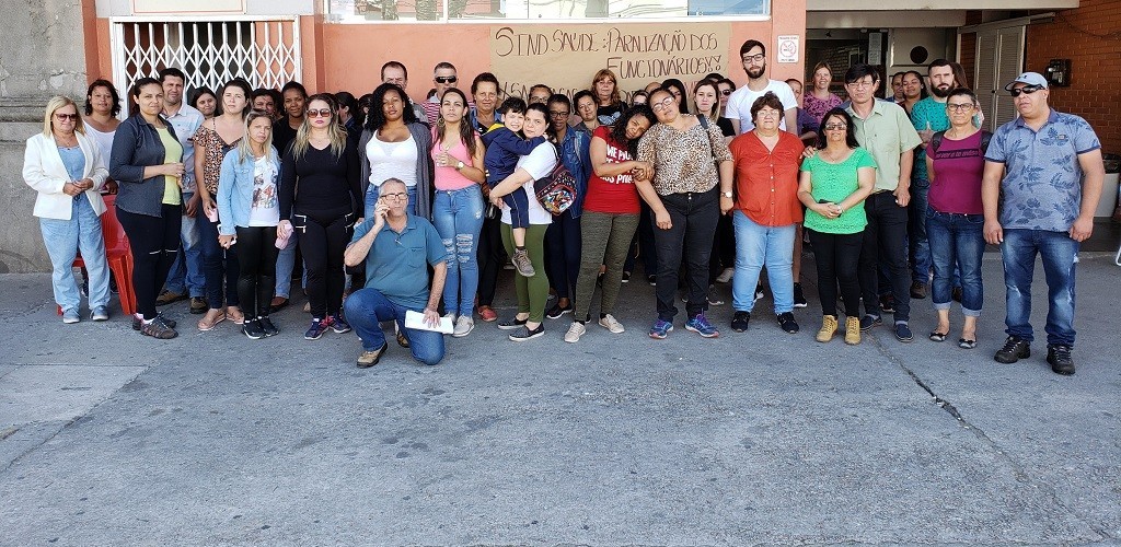 Funcionários da Santa Casa realizam novo protesto em frente ao hospital