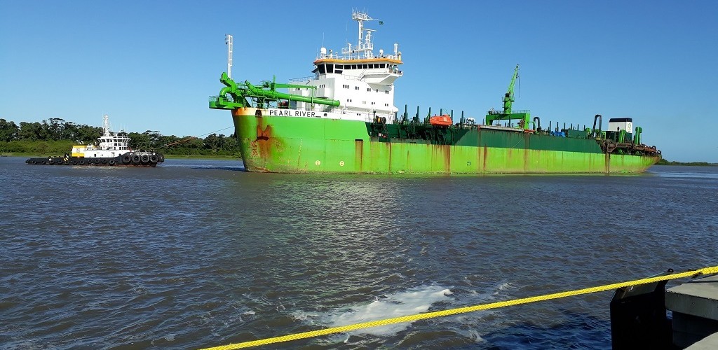 Dragagem do canal de acesso ao Porto teve início nesta segunda-feira