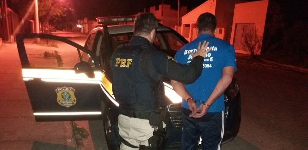 PRF prende condutor com arma raspada e medicamento inibidor de sono