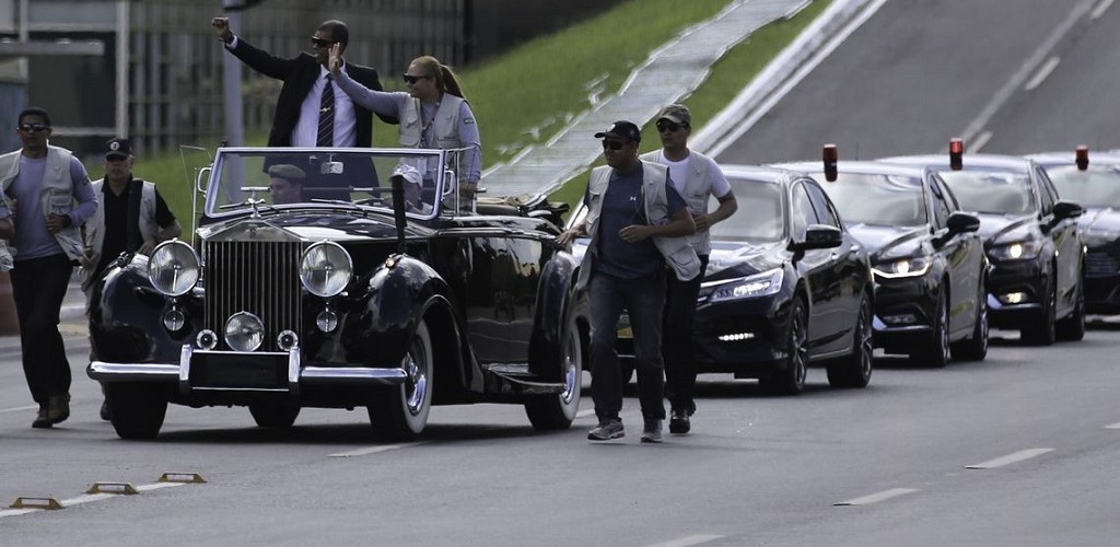 Ensaio da posse de Bolsonaro tem desfile em carro aberto