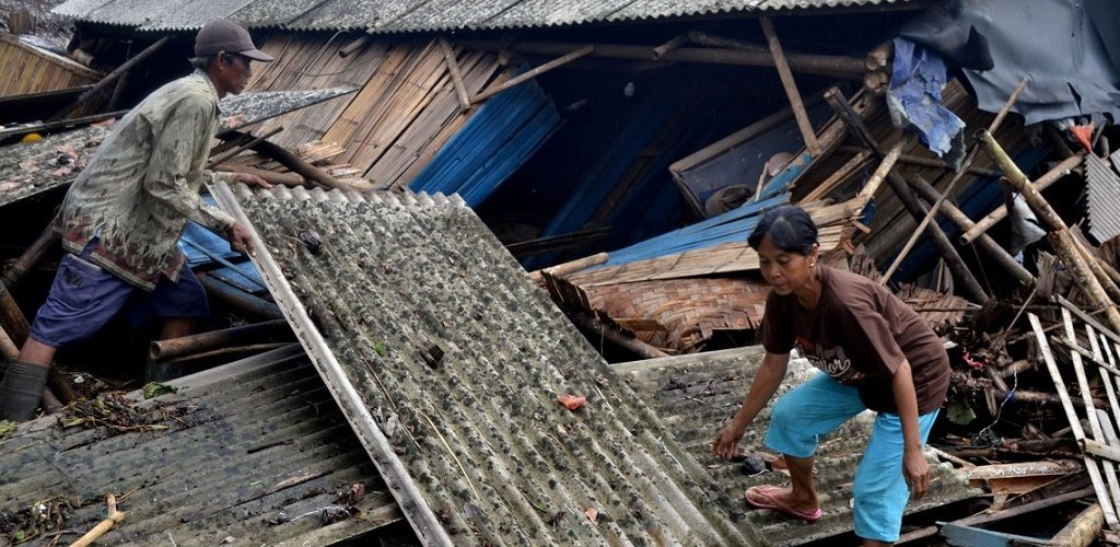 Indonésia registra 373 mortos após tsunami