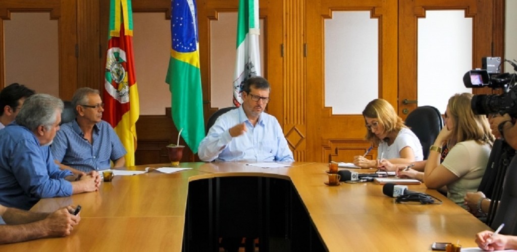 Prefeito solicita devolução do projeto de lei que instituiria a contribuição para o custeio da iluminação pública