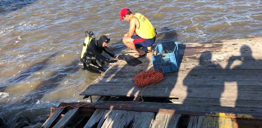 Bombeiros procuram por jovem que tomava banho no canal do Porto