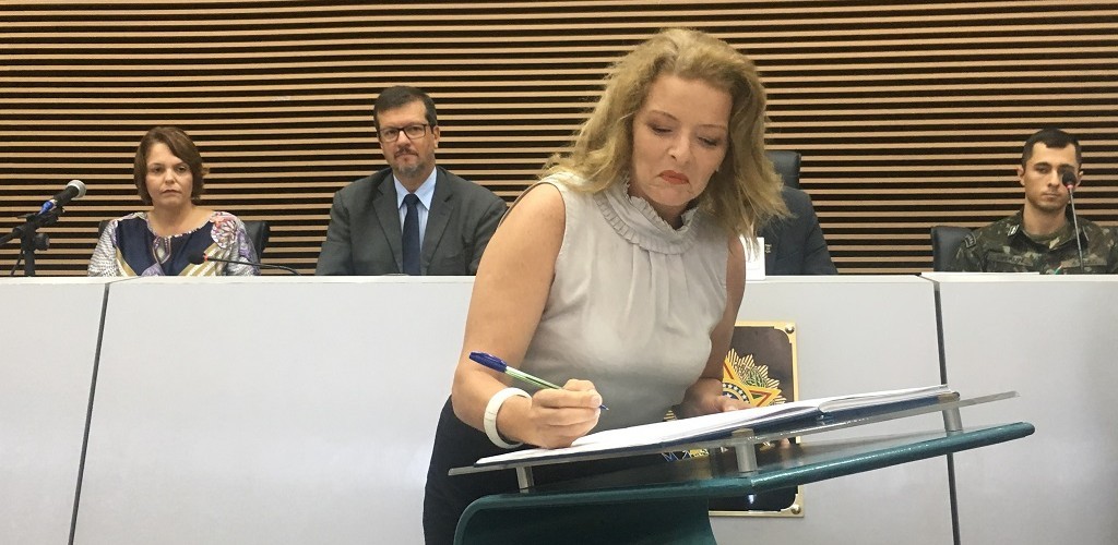 Primeira mulher presidente da Câmara de Vereadores toma posse