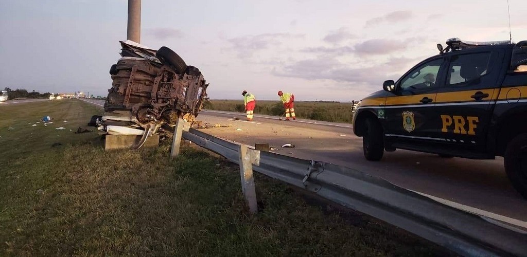 Duas pessoas morrem em acidente na BR 392