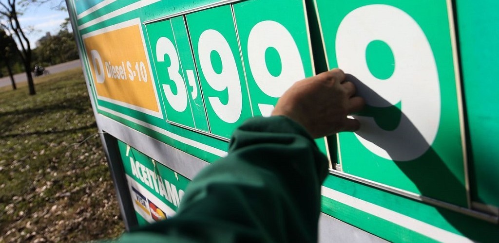 Subsídio chega ao fim e diesel sobe 2,5% nas refinarias no dia 1º