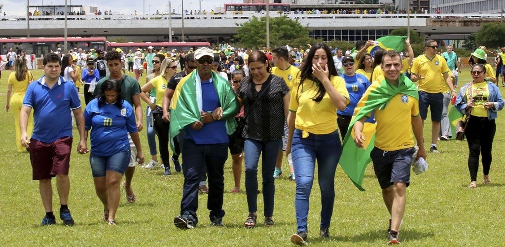 Público chega animado para acompanhar a posse de Bolsonaro