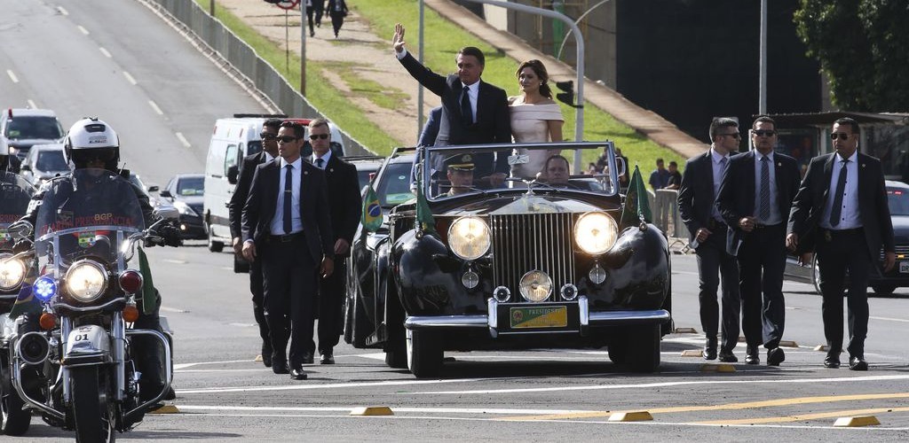 No discurso de posse, Bolsonaro pede apoio para reconstruir o país