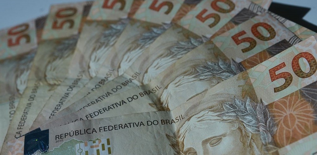 Brasileiro quer juntar dinheiro para pagar dívidas