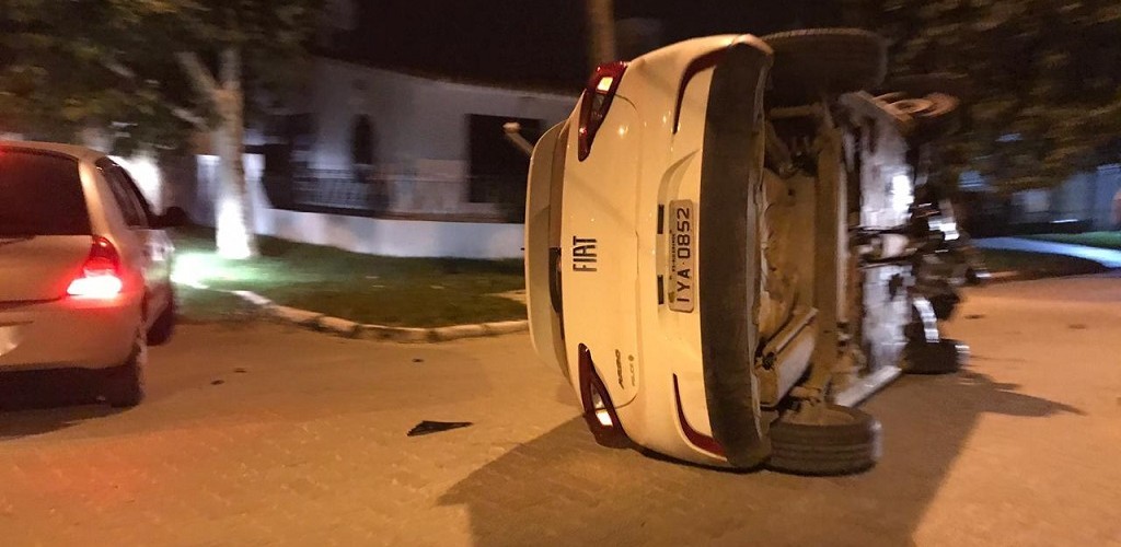 Homem com sinais de embriaguez capota veículo no Balneário Cassino