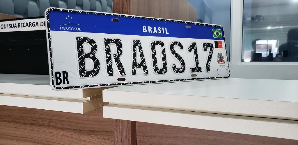 Placa padrão Mercosul: saiba quem precisa se adequar de imediato ao novo sistema