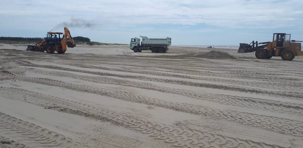 SMOU e SMTT continuam a preparação da Praia do Mar Grosso para o verão 2019