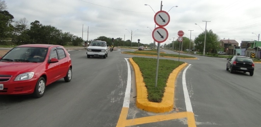 Prefeitura terá que cancelar multas aplicadas na Roberto Socoowski após redução do limite de velocidade