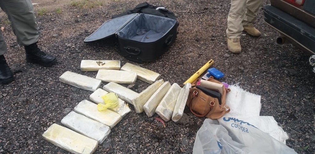 Trio é preso por tráfico de drogas na BR 471