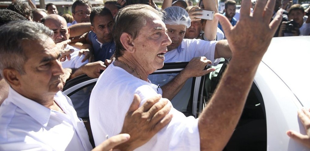 João de Deus e esposa são indiciados por porte ilegal de arma