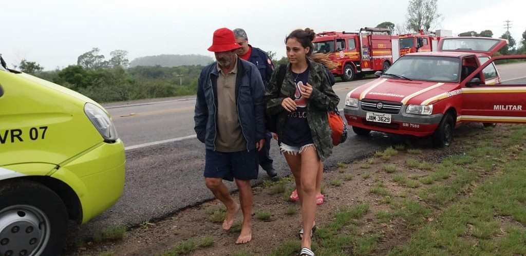 Ecosul e bombeiros resgatam família ilhada no Rio Piratini