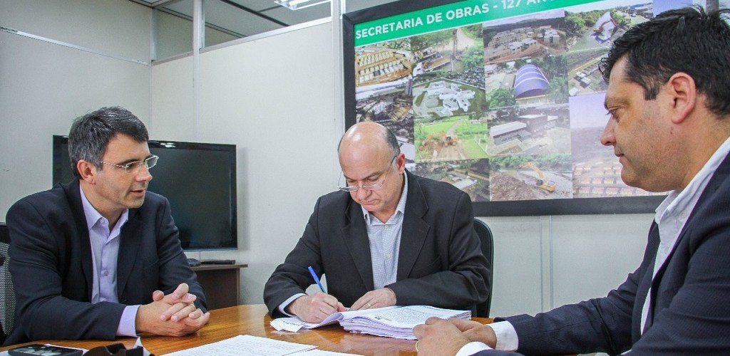 Assinado contrato para a ampliação de escola no Povo Novo
