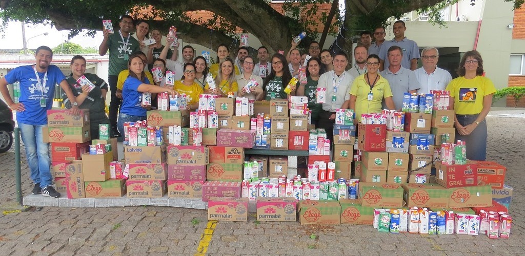 Unimed entrega 1.500 litros de leite para o Banco de Alimentos e Movimento Solidário Colmeia