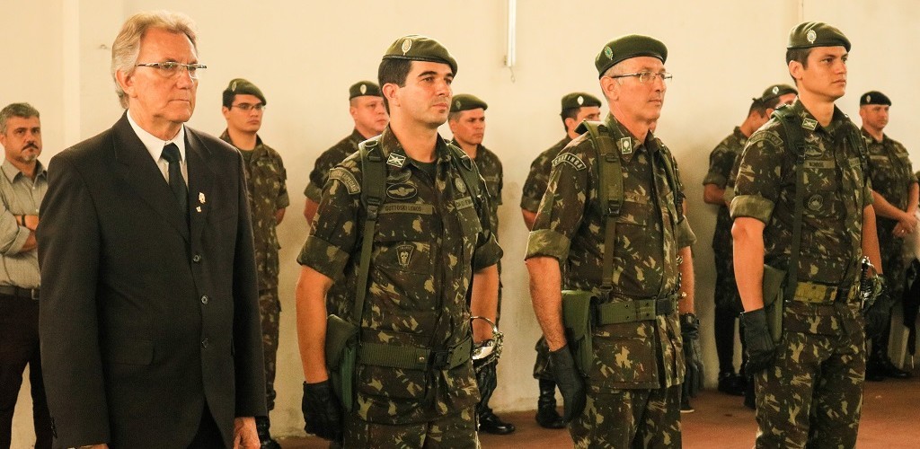 Vice-prefeito de Pelotas prestigia troca de comando da Companhia de Comando da 8ª BIMtz