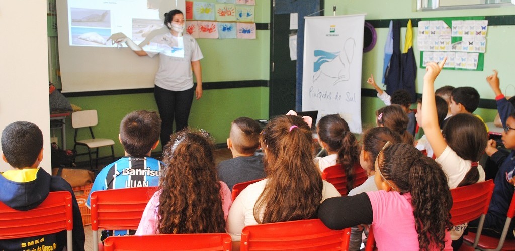 1100 estudantes participam de atividades de educação ambiental do Pinípedes do Sul