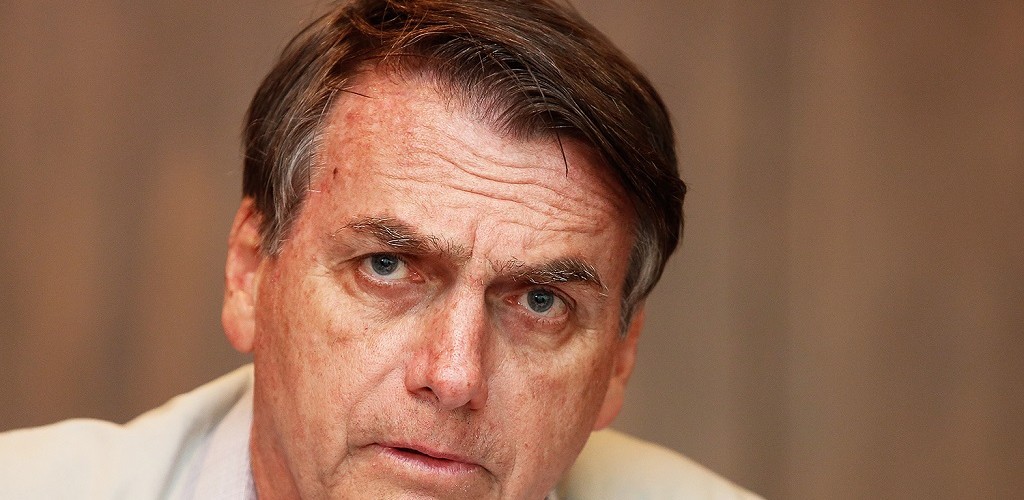 Bolsonaro apresenta boa evolução e despacha com assessores
