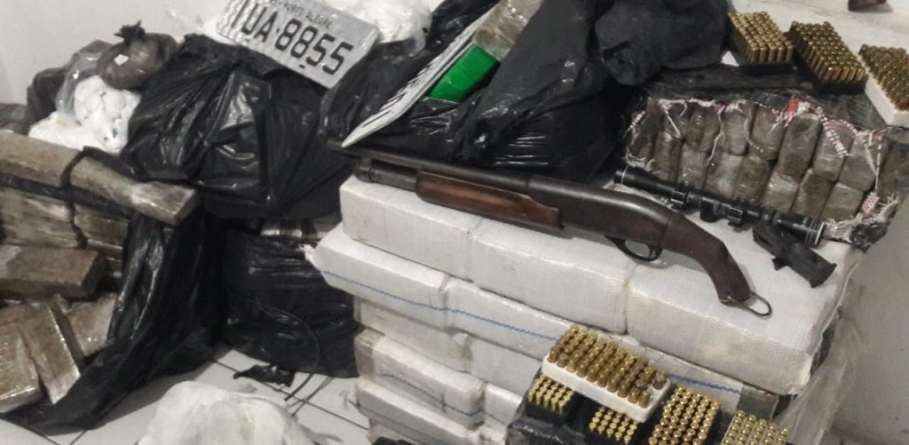 Brigada Militar apreende mais de 550kg de drogas, armas e veículos roubados