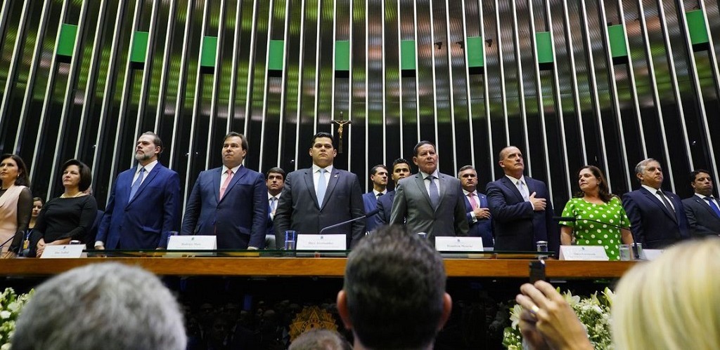 Em mensagem ao Congresso, Bolsonaro propõe uma nova Previdência