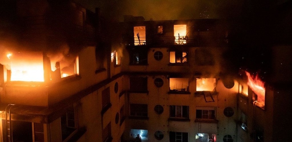 Incêndio deixa pelo menos oito mortos em Paris