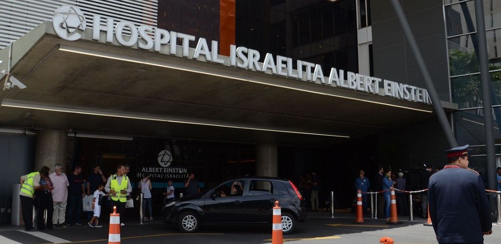 Bolsonaro tem previsão de alta adiada e terá que tomar antibióticos