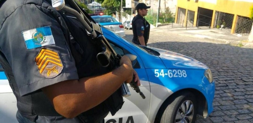 Delegacia no Rio treina policiais para atender público LGBTQ