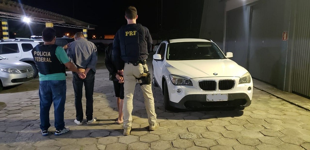 Dupla é presa com BMW clonada em Santa Vitória do Palmar