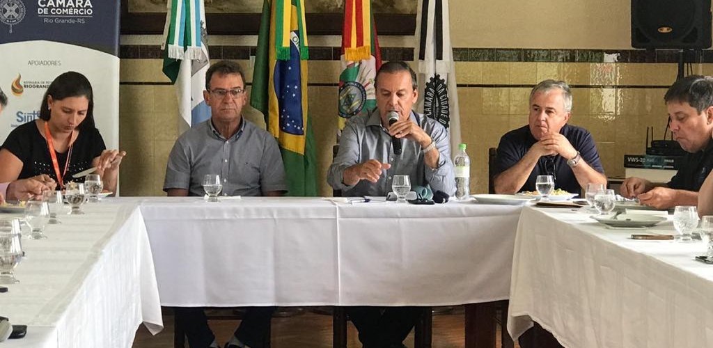 Diretoria da Câmara de Comércio realiza reunião