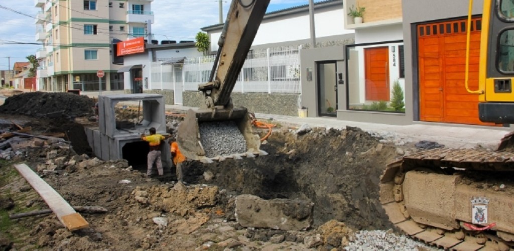 Obras de macrodrenagem e pavimentação avançam em ruas afetadas pelas chuvas