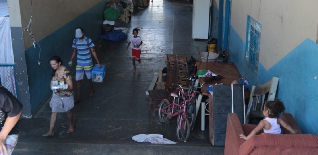 Em MG, moradores deixam casas após novo alerta de barragem