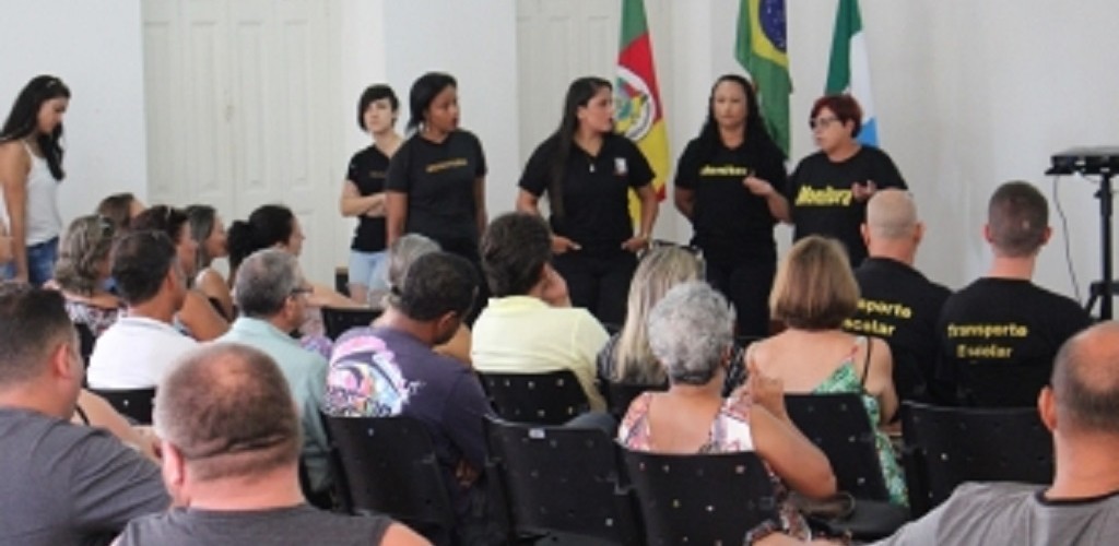 Motoristas e monitores do Transporte Escolar participam de curso