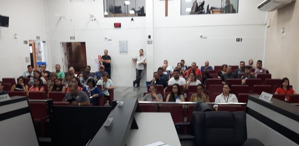 Servidores passam por treinamento 