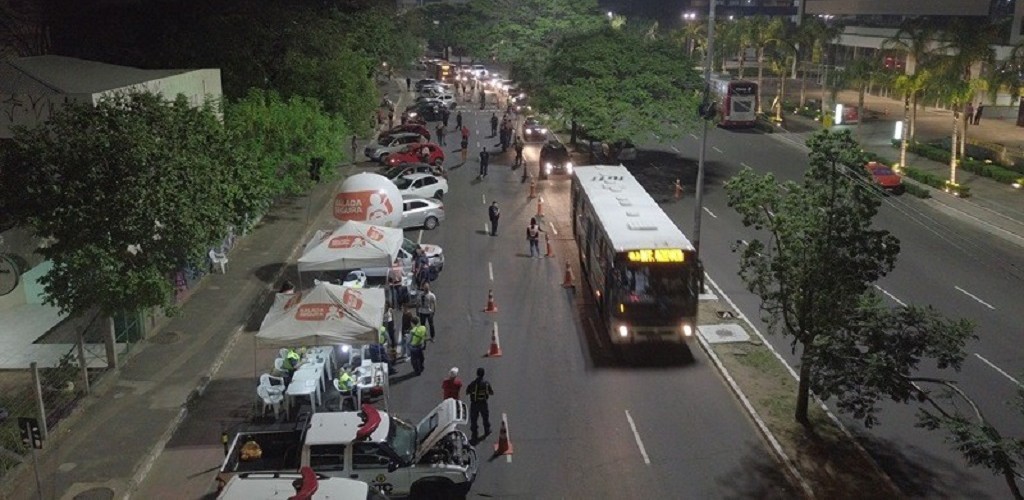Fugir de blitz gera multa e suspensão do direito de dirigir