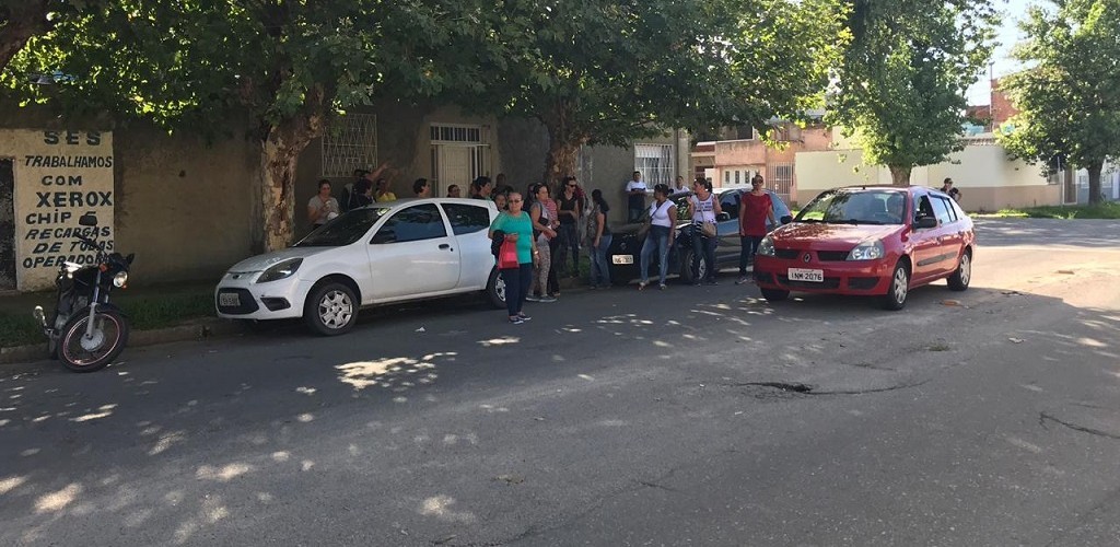 Semana inicia com protesto de funcionários de empresa que prestava serviço à prefeitura