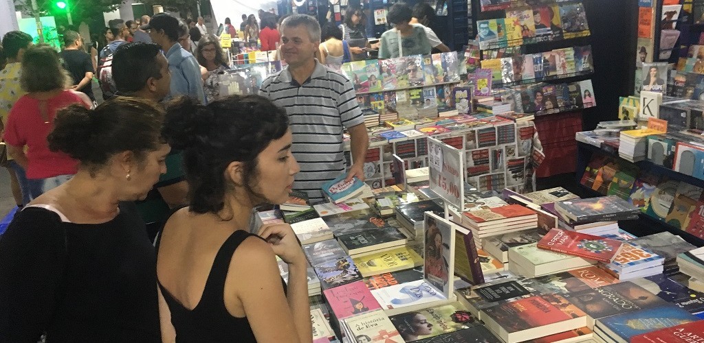 46° Feira do Livro registra grande movimento no primeiro dia