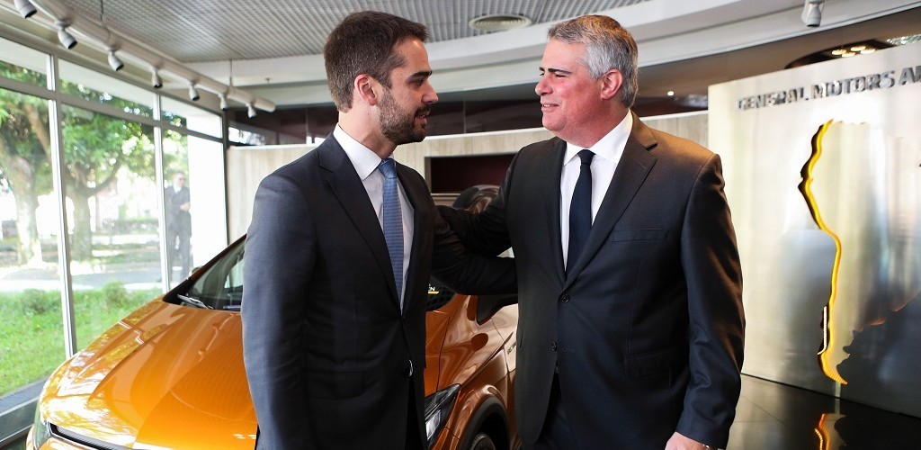 "Governo fará o que estiver ao alcance para manter a GM", diz Leite em SP