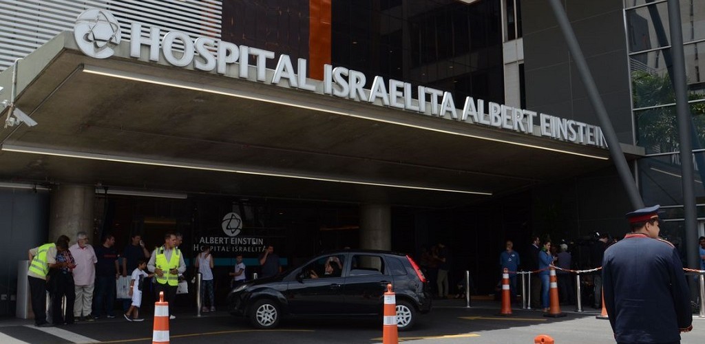 Com boa recuperação, Bolsonaro já caminha pelo corredor do hospital