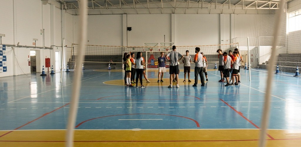 Prefeitura de Pelotas oferece aulas de vôlei gratuitas no Sacada Cidadã