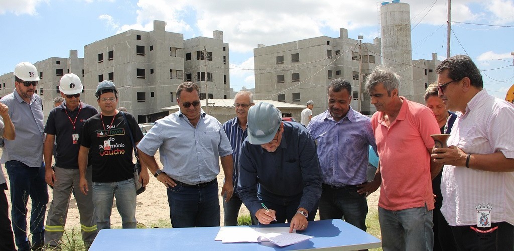 Prefeito assina ordem de serviço para o início das obras de infraestrutura do Complexo Junção