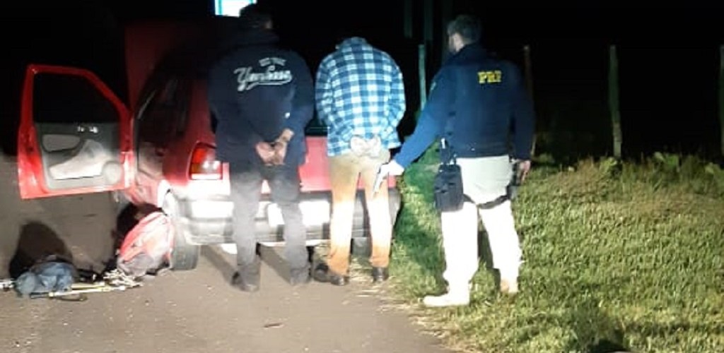 Homens são presos por porte ilegal de armas 
