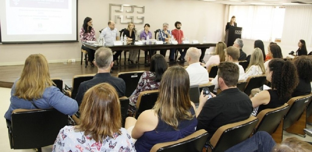 Homens ganham 36,8% a mais do que as mulheres no Rio Grande do Sul