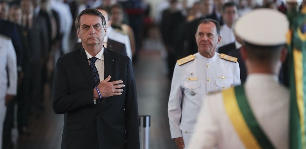 Bolsonaro diz que governo vai criar cartão-caminhoneiro