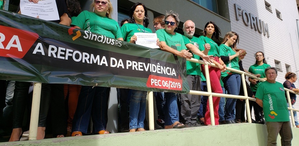 Servidores da Justiça Estadual param as atividades por uma hora