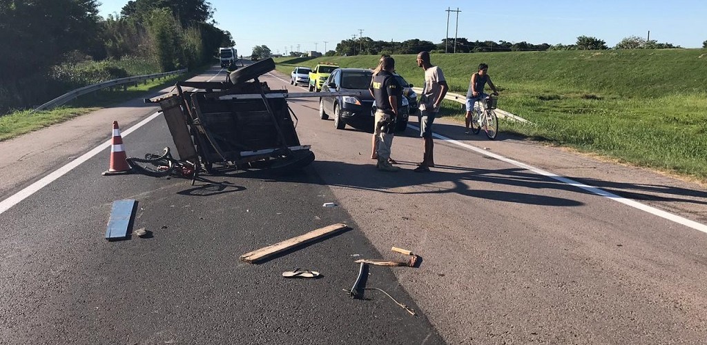 Acidente entre caminhão e charrete causa a morte de uma pessoa na BR 392