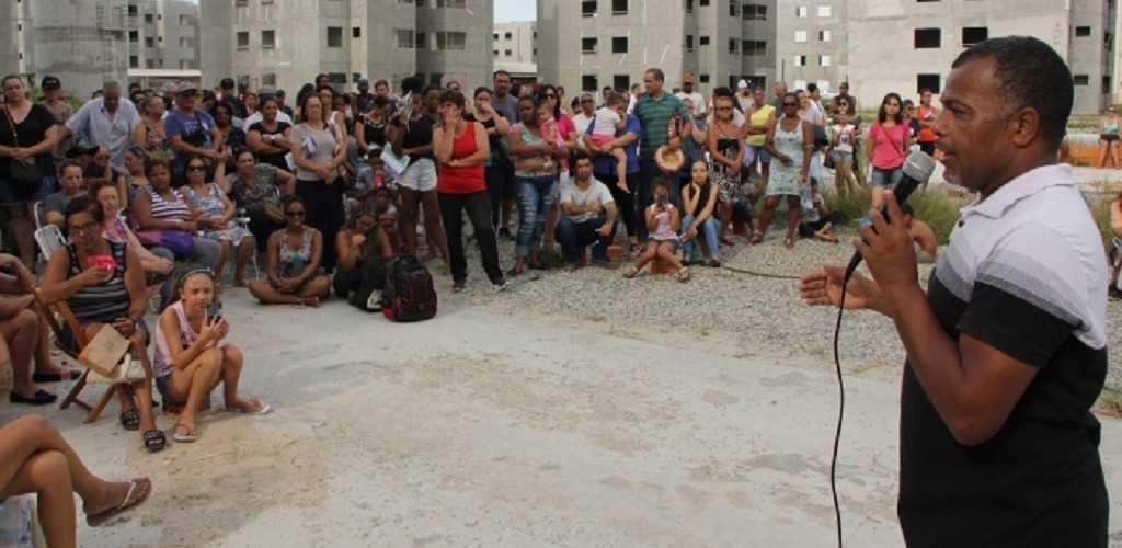 Futuros moradores visitam empreendimento Junção